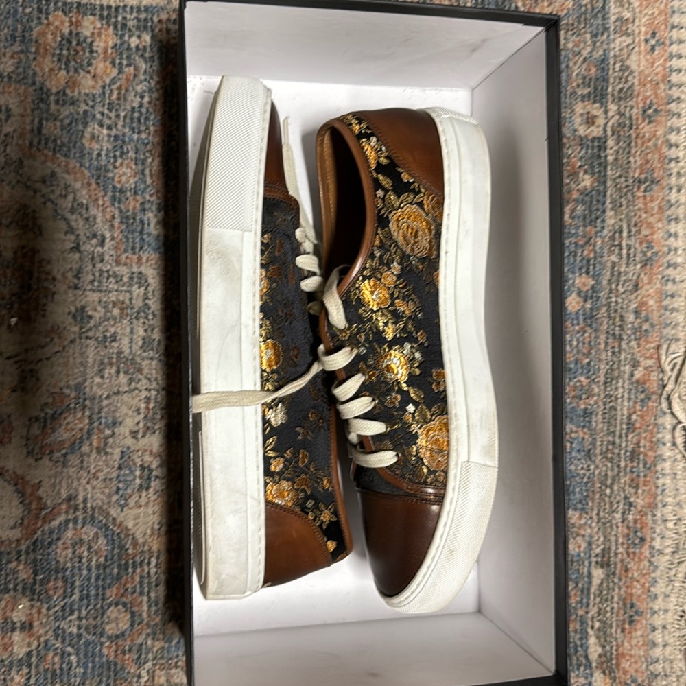 Gently used Taft Jack Sneaker in Eden
